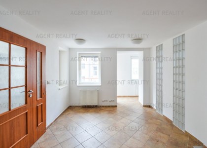 Pronájem bytu 2+kk, 47 m2, ulice Za Strahovem, P6-Břevnov.