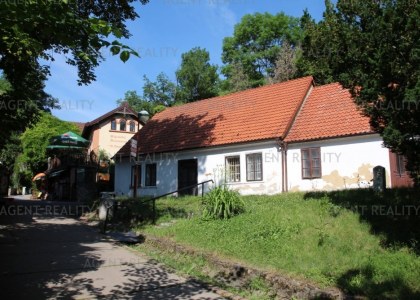 Prodej domu k rekonstrukci na butikový hotel, obec Karlštejn