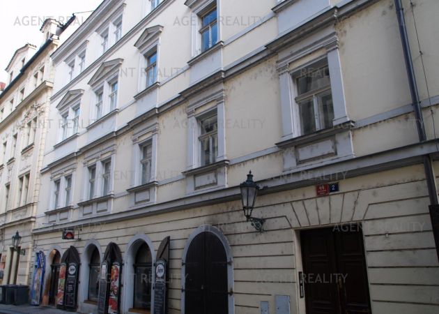 Pronájem rekostruovaného bytu 3+1,105m2 v historické části Prahy u Karlova mostu P1-Staré Město.
