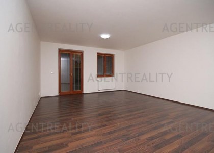  Prodej velmi pěkného bytu 3+kk, 100m2+15m2 terasa situovaném v zabydlené novostavbě Praha3-Žižkov.