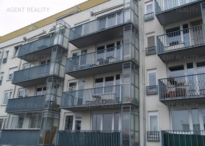 Pronájem pěkného bytu s balkonem 2+kk,50m2 v novostavbě včetně parkovacího stání P5-Motol.