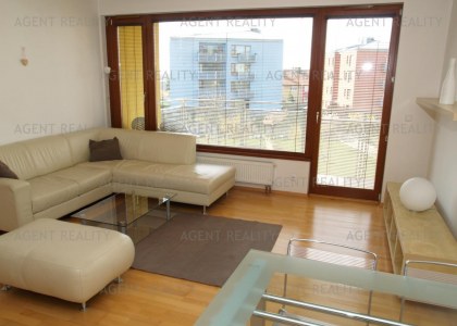 Pronájem zařízeného moderního bytu 3+kk, 80m2 s balkonem a garáží v  P6-Bílá Hora.