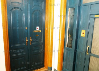 Pronájem výjimečné kaceláře 4+1,124m2 v rezidenčním domě v ulici Pařížská P1-Staré Město.