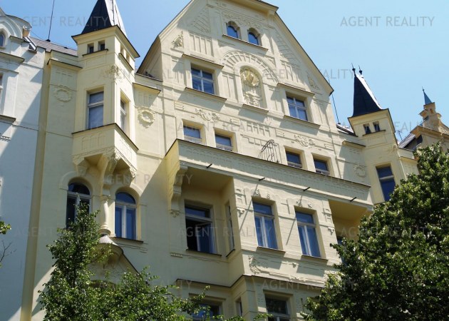 Pronájem výjimečného bytu 3+1,124m2 v rezidenčním domě v ulici Pařížská P1-Staré Město.