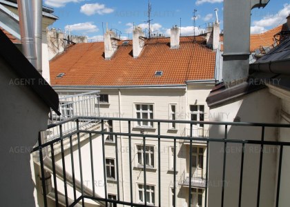 Pronájem výjimečného bytu 4+1,134m2 v rezidenčním domě v ulici Pařížská P1-Staré Město.