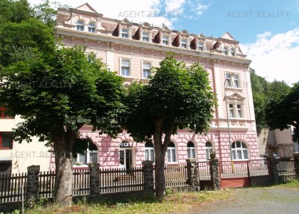 Prodej vybaveného hotelu v provozu nedaleko centra Karlových Varů v obci Březová.