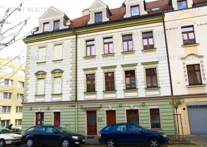 Pronájem nebytového prostoru v přízemí rekonstruovaného domu v oblíbené lokalitě  Praha 6 - Břevnov 