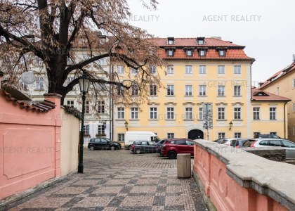 Prodej bytu 3+1, 103m2, ulice Hroznová, Praha 1