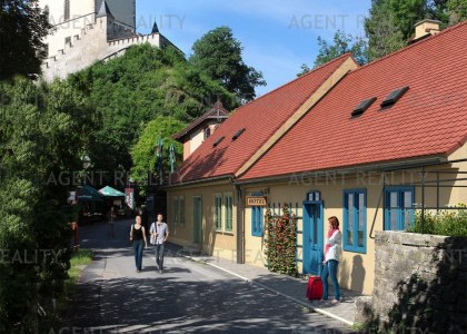 Prodej domu k rekonstrukci na butikový hotel, obec Karlštejn