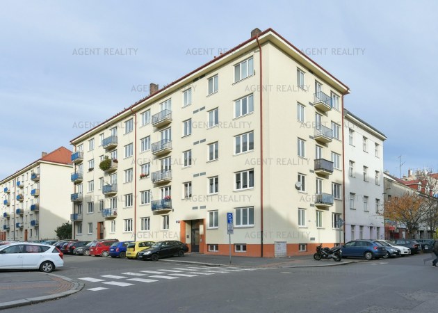 Pronájem bytu 1+kk, 20 m2, ulice V Předpolí, Praha 10