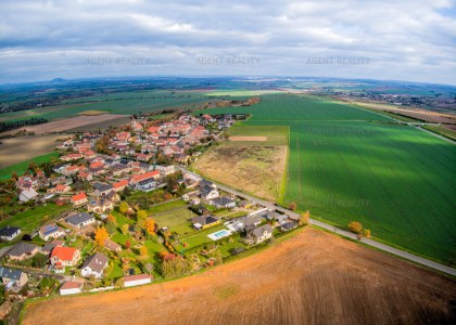 Prodej stavebního pozemku 186/80, 820m2, Slaný - Dolín