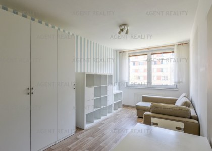 Pronájem bytu 1+kk, 28 m2, ulice Hnězděnská, Praha 8 - Troja