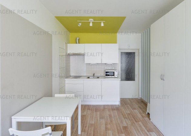 Pronájem bytu 1+kk, 28 m2, ulice Hnězděnská, Praha 8 - Troja