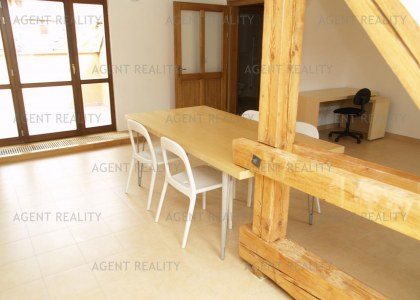 Pronájem podkrovního bytu s terasou 3+kk, 110m2 v  čínžovním domě s recepcí v P2-Vynohrady.