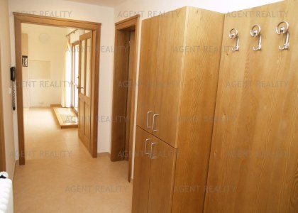 Pronájem podkrovního bytu s terasou 3+kk, 110m2 v  čínžovním domě s recepcí v P2-Vynohrady.
