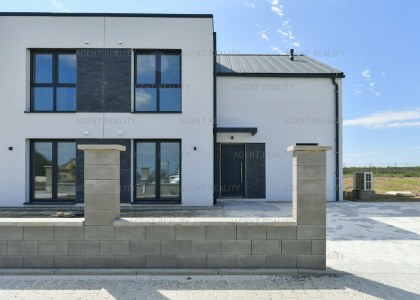 Prodej bytového domu , 2x, 5+kk, 141m2, Slaný - Dolín