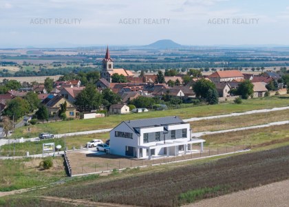 Prodej bytového domu , 2x, 5+kk, 141m2, Slaný - Dolín