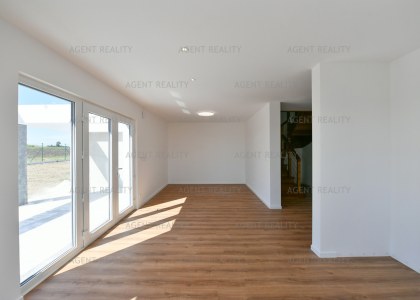 Prodej bytového domu , 2x, 5+kk, 141m2, Slaný - Dolín