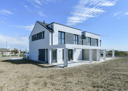 Prodej bytového domu , 2x, 5+kk, 141m2, Slaný - Dolín
