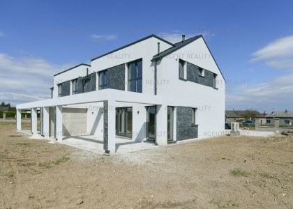 Prodej bytového domu , 2x, 5+kk, 141m2, Slaný - Dolín