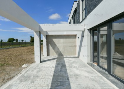 Prodej bytového domu , 2x, 5+kk, 141m2, Slaný - Dolín