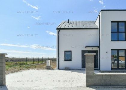 Prodej bytového domu , 2x, 5+kk, 141m2, Slaný - Dolín