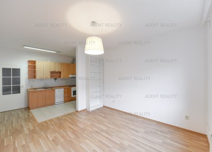 Pronájem bytu 2+kk, 57m2 s balkonem, ulice Slavníkova, Praha - Břevnov