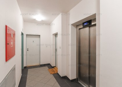 Pronájem bytu 2+kk, 57m2 s balkonem, ulice Slavníkova, Praha - Břevnov