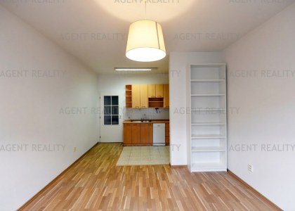 Pronájem bytu 2+kk, 57m2 s balkonem, ulice Slavníkova, Praha - Břevnov