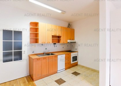 Pronájem bytu 2+kk, 57m2 s balkonem, ulice Slavníkova, Praha - Břevnov