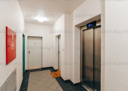 Pronájem bytu 2+kk, 57m2 s balkonem, ulice Slavníkova, Praha - Břevnov
