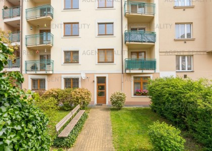 Pronájem bytu 2+kk, 57m2 s balkonem, ulice Slavníkova, Praha - Břevnov