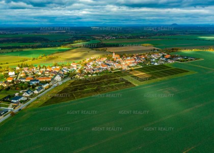 Prodej stavebního pozemku 186/86, 890 m2, Slaný - Dolín