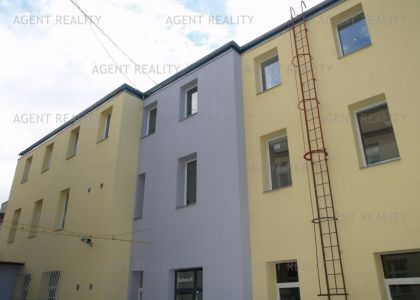 Pronájem 6 kanceláří 124m2 v administrativní budově u stanice metra v centru Prahy P8-Florenc.