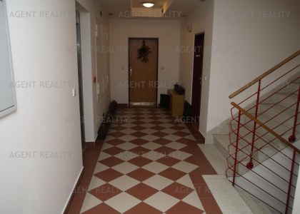 Pronájem luxusního bytu 2+kk,65m2 s terasou 35m2 a garáží v obytném domě P5-Barandov.