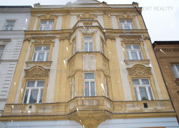 Agentreality pronajme velmi pěkný zařízený byt 3+kk, 93 m2 nedaleko stanice  metra Vyšehrad.