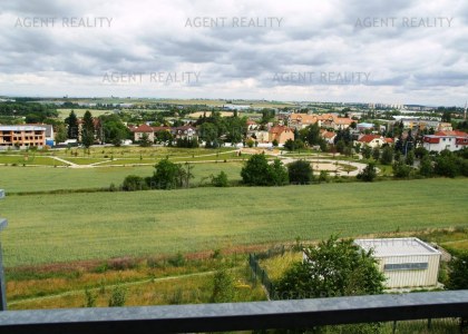 Pronájem modeního bytu 3+kk, 90m2 s dvěmi terasami 35m2 s parkovacím stáním v novostavbě P-Zličín