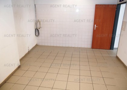 Pronájem nebytového prostoru 338m2 s výlohami a skladem 227m2 v oblíbené lokalitě P2-Vinohrady 