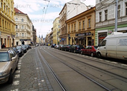 Pronájem obchodních prostor 216m2 s výlohami na hlavní ulici Milady Horákové v P7-Holešovice.