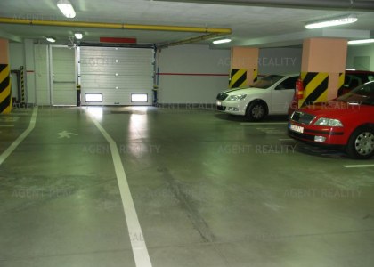 Pronájem zařízeného moderního bytu 3+kk, 80m2 s balkonem a 2 garážové stání v  P6-Bílá Hora.