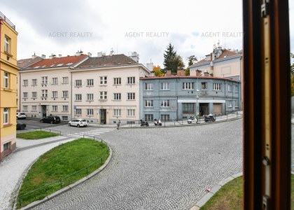 Pronájem nového bytu 3+kk, 56 m2 v rekonstruovaném domě v oblibené lokalitě Břevnov.
