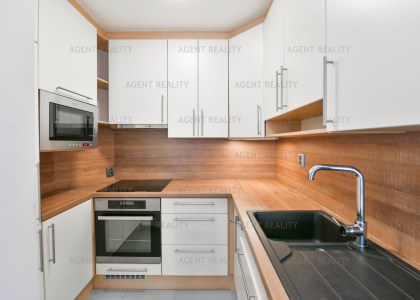 Pronájem nového bytu 3+kk, 56 m2 v rekonstruovaném domě v oblibené lokalitě Břevnov.