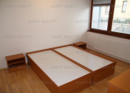 Prodej pěkného bytu 3+kk, 72m2 s terasou 36m2 a předzahrádkou 131m2 a garáží v P6-Řepy