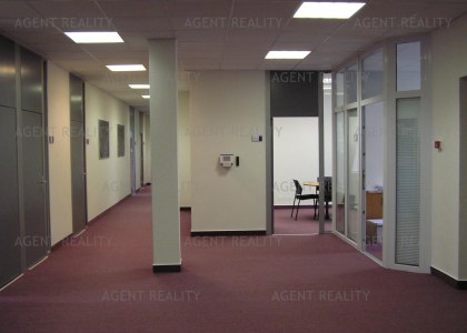  Pronajmeme jednotlivé  kanceláře od 10m2 v administrativní budově Praha 10-Strašnice